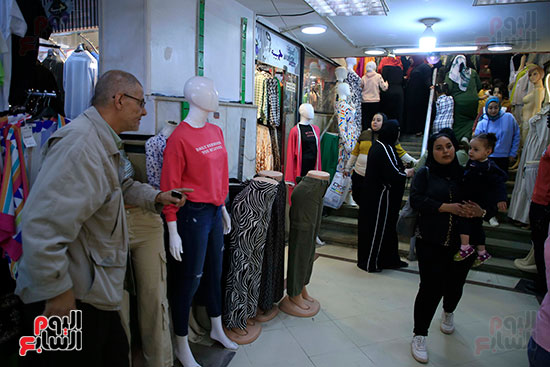 زحام شارع العريش بالجيزة لشراء ملابس العيد (19)