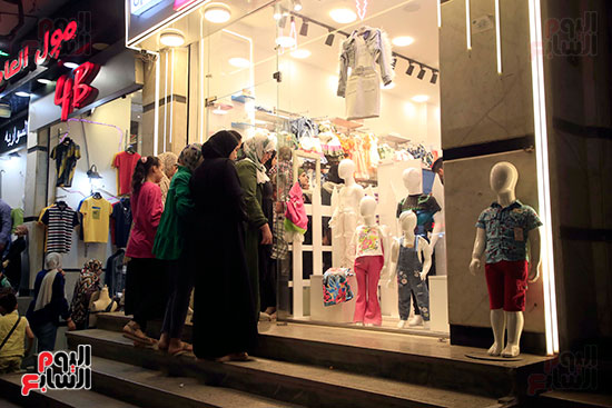 زحام شارع العريش بالجيزة لشراء ملابس العيد (15)