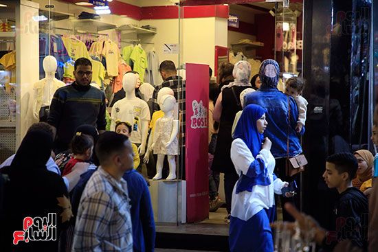زحام شارع العريش بالجيزة لشراء ملابس العيد (27)