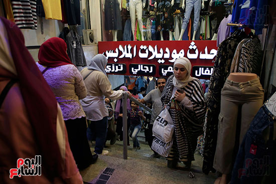 زحام شارع العريش بالجيزة لشراء ملابس العيد (16)