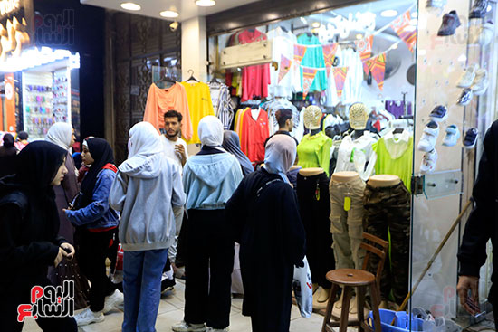 زحام شارع العريش بالجيزة لشراء ملابس العيد (3)