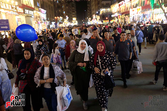 زحام شارع العريش بالجيزة لشراء ملابس العيد (4)