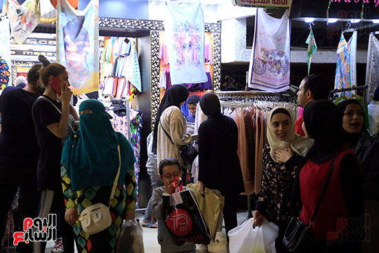 زحام شارع العريش بالجيزة لشراء ملابس العيد (22)