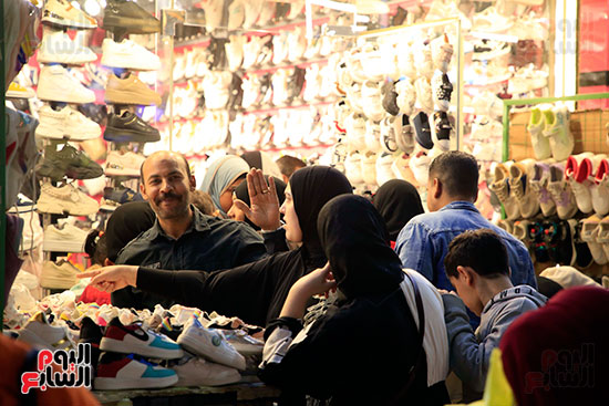 زحام شارع العريش بالجيزة لشراء ملابس العيد (25)