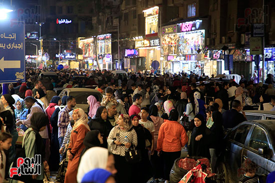 زحام شارع العريش بالجيزة لشراء ملابس العيد (13)