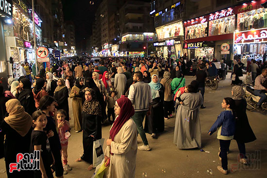 زحام شارع العريش بالجيزة لشراء ملابس العيد (7)