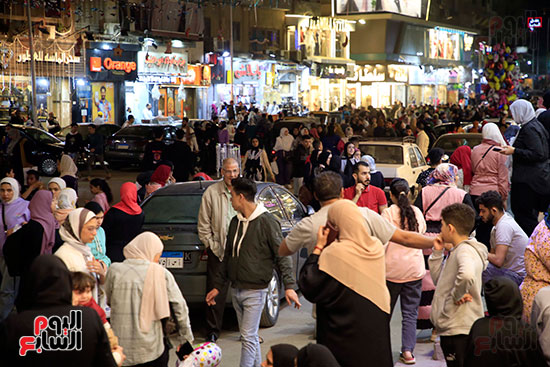 زحام شارع العريش بالجيزة لشراء ملابس العيد (12)