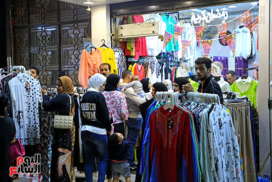زحام شارع العريش بالجيزة لشراء ملابس العيد (29)