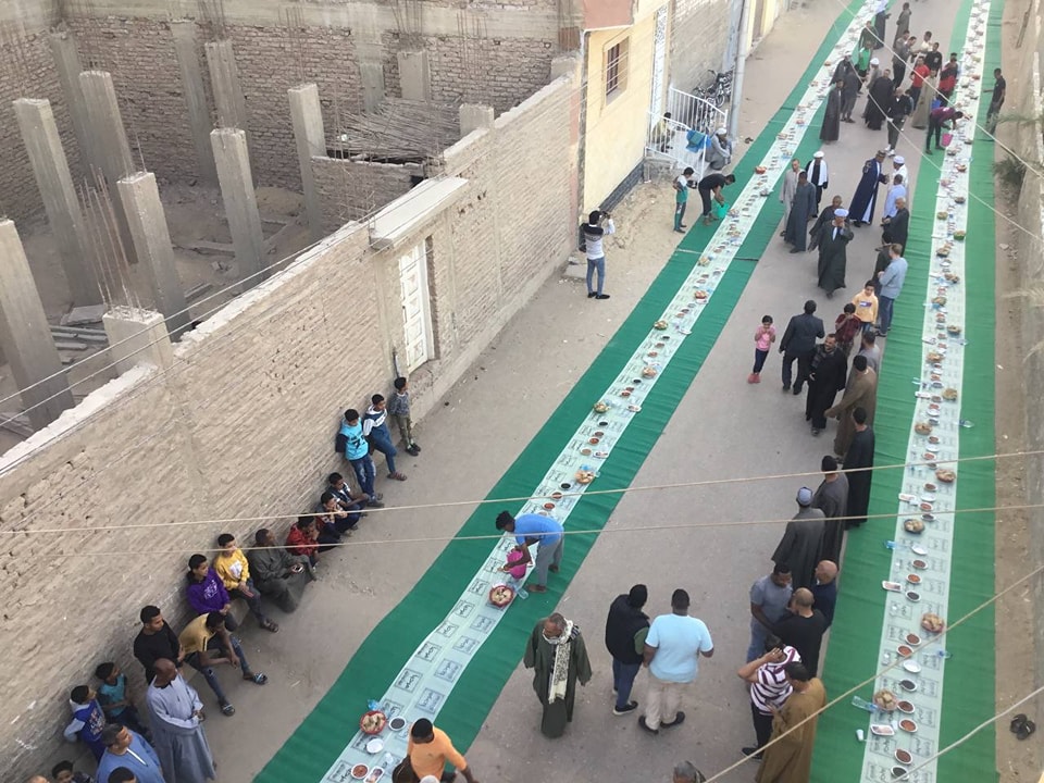 التجهيزات فى الشوارع الجانبية لحفل الإفطار السنوى
