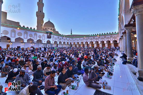 إفطار جماعى بالجامع الأزهر (10)