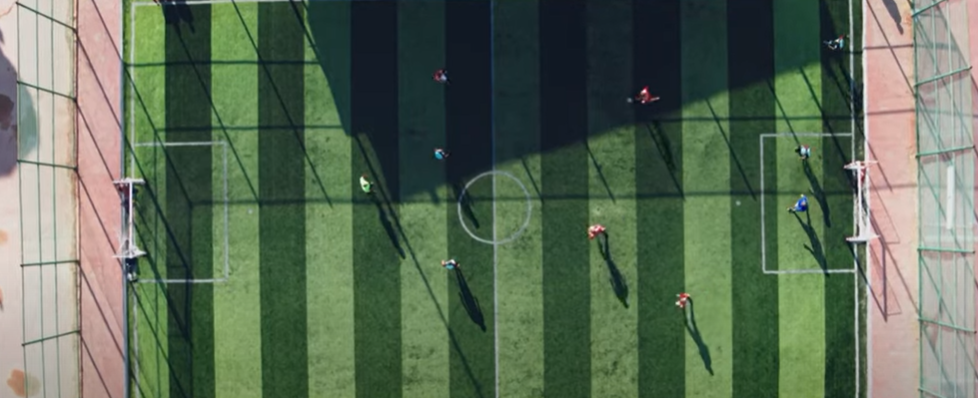 ملاعب خلف الأسوار