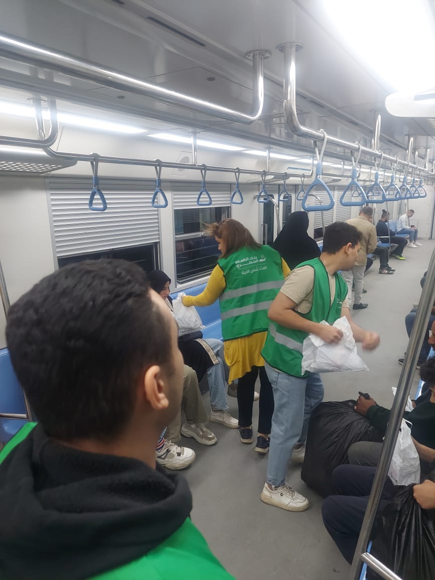 مترو الأنفاق ينتهى من توزيع 100 ألف وجبة خفيفة لإفطار الصائمين بالمحطات 4