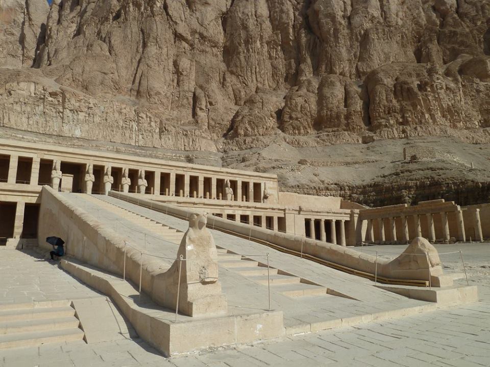 معبد الملكة حتشبسوت غرب الأقصر