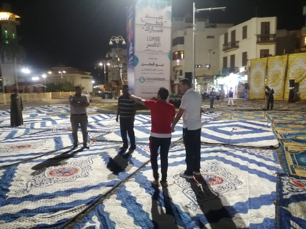 تجهيزات ساحة أبو الحجاج لإستقبال المصلين في عيد الفطر