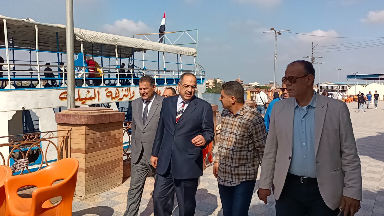 رئيس مدينة دسوق يطمئن على المواطنين بالمتنزهات