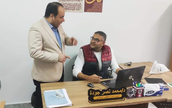 د. أحمد أبو هاشم وكيل وزارة صحة بورسعيد مع مدير الطب الوقائي