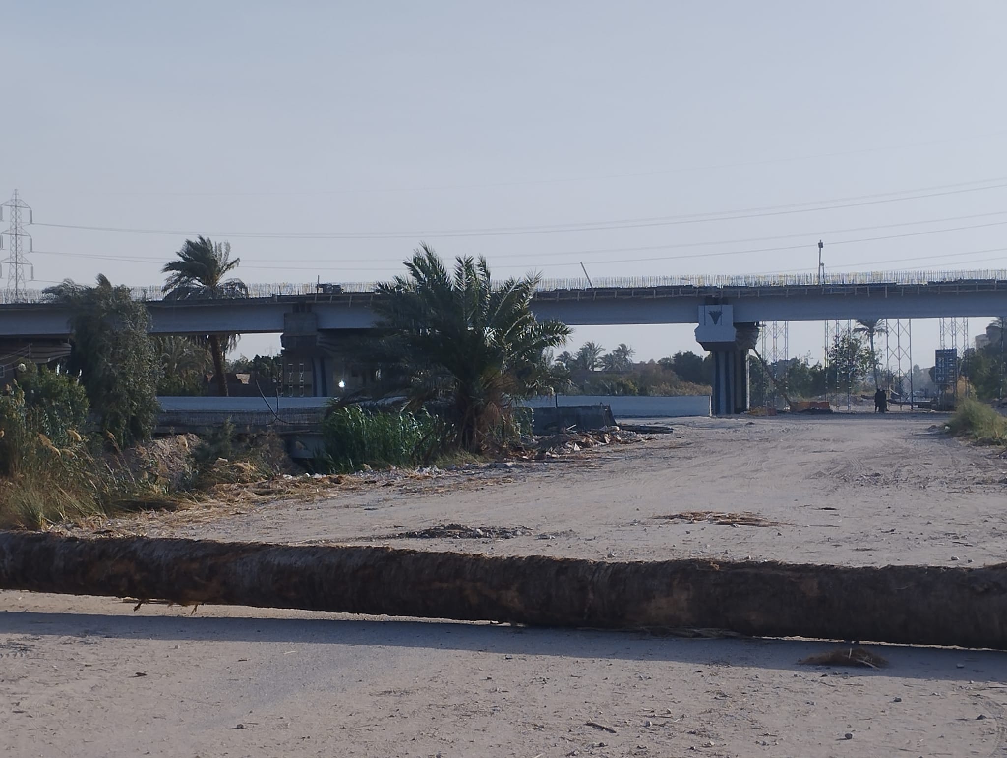 العمل فى مشروع محور سمير فرج شمال الأقصر