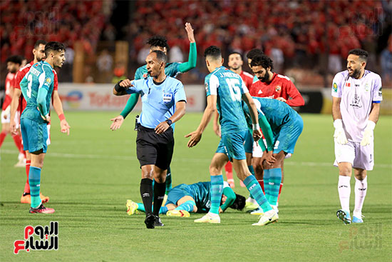 الشوط الثاني من مباراة الاهلي والرجاء المغربى (11)