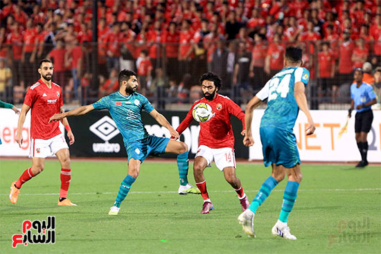 الشوط الثاني من مباراة الاهلي والرجاء المغربى (2)