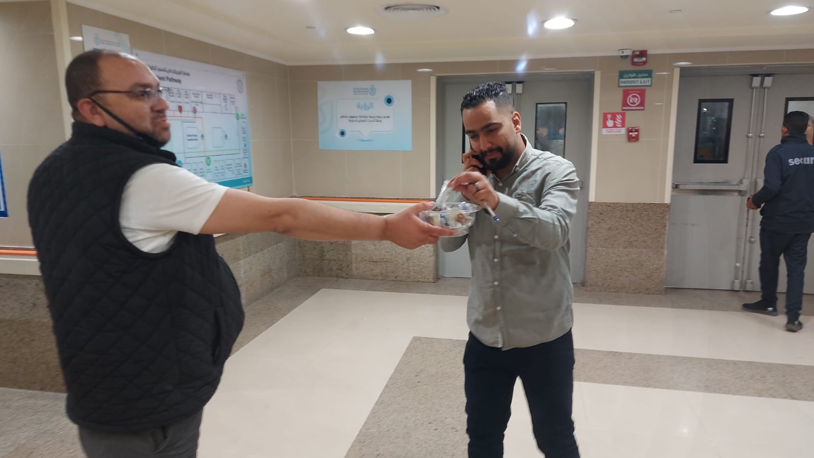 تزيع حلوى العيد على المرضى بالإسماعيلية (4)