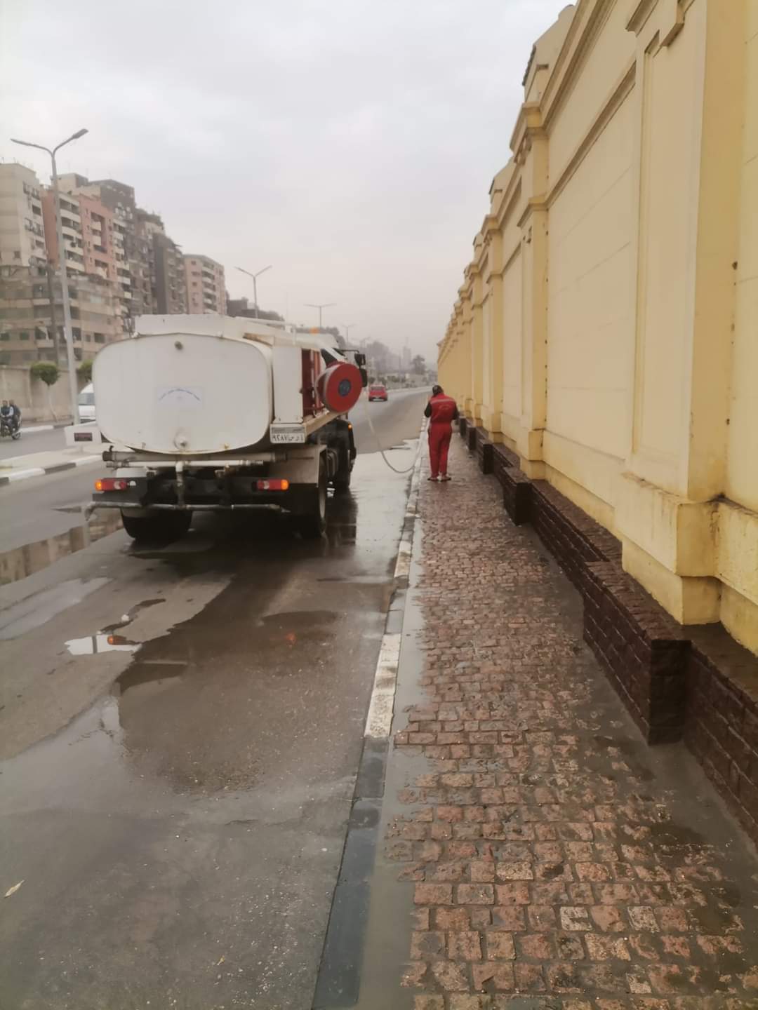 حملات غسيل للأرصفة والأسوار بشوارع القاهرة 1