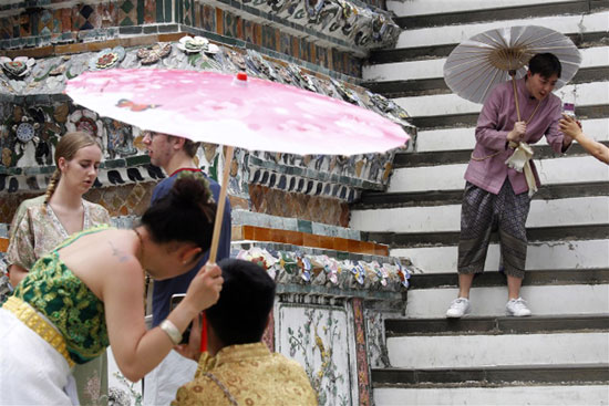 استخدام المظلات فى الاحتباء من ارتفاع درجات  الحراره  (5)