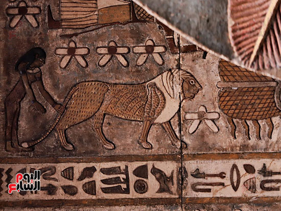 نقوش-فرعونية-رائعة-تظهر-على-جدران-المعبد