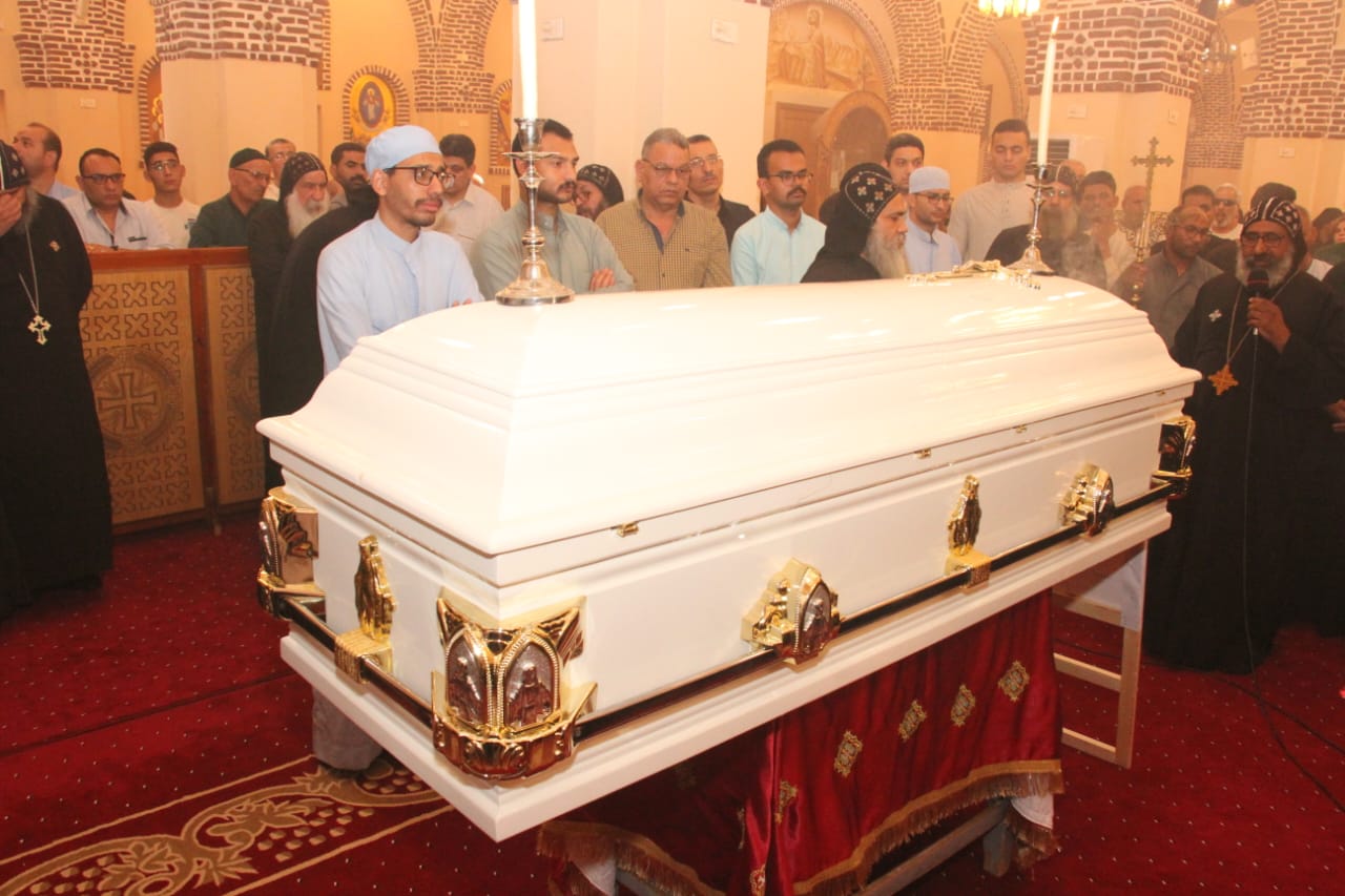 دير مارجرجس بالرزيقات يشهد صلوات جنازة الراهب القمص متاؤس الرزيقي