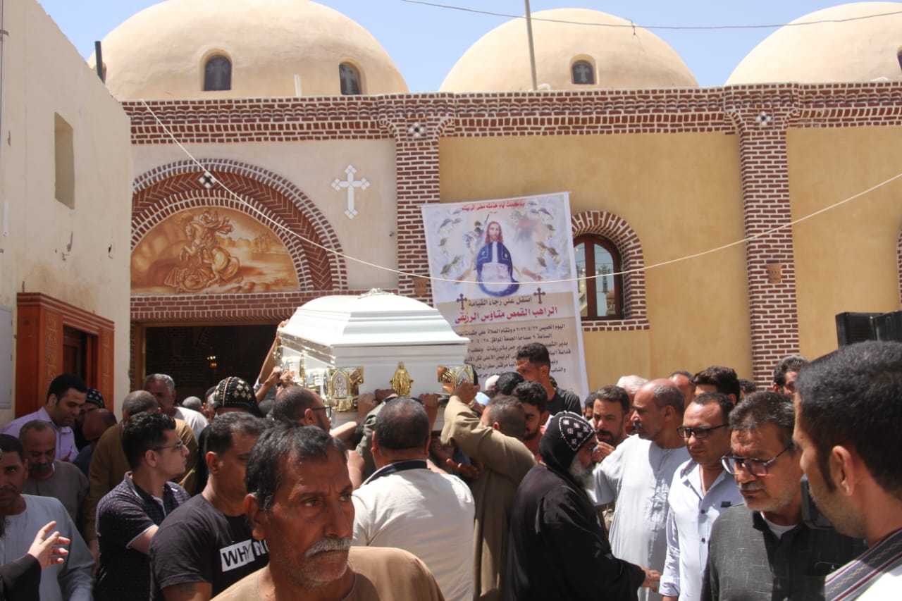 صلوات جنازة الراهب القمص متاؤس الرزيقي غرب الأقصر