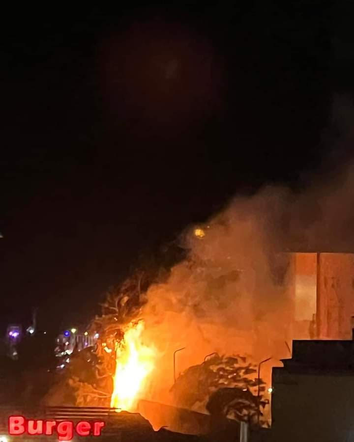 نشوب حريق خلف مجمع المطاعم ببورسعيد دون خسائر فى الأرواح