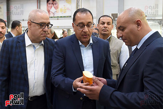 رئيس الوزراء يتفقد مصنع لوريال القاهرة المتخصص فى إنتاج مستحضرات التجميل (3)