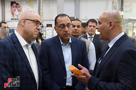 رئيس الوزراء يتفقد مصنع لوريال القاهرة المتخصص فى إنتاج مستحضرات التجميل (4)