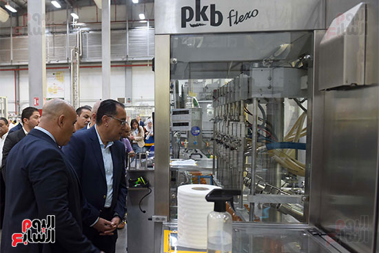 رئيس الوزراء يتفقد مصنع لوريال القاهرة المتخصص فى إنتاج مستحضرات التجميل (7)