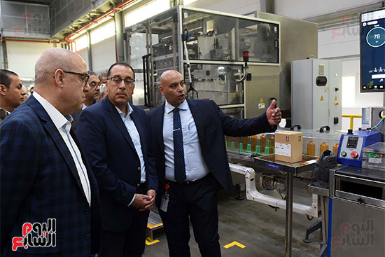 رئيس الوزراء يتفقد مصنع لوريال القاهرة المتخصص فى إنتاج مستحضرات التجميل (6)