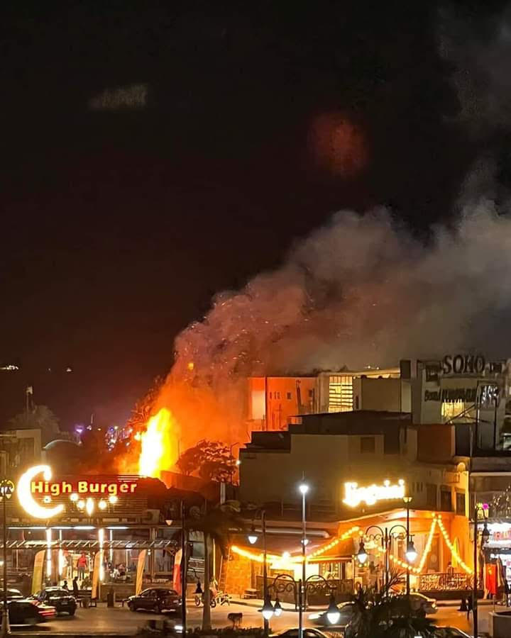 نشوب حريق خلف مجمع المطاعم ببورسعيد
