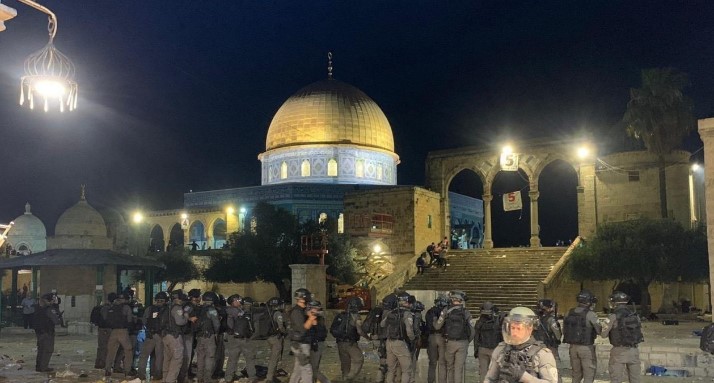قوات الاحتلال تدنس المسجد الأقصى