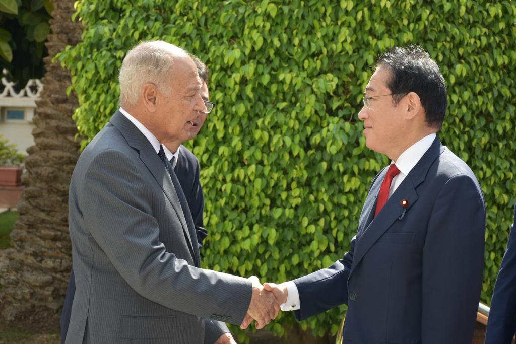 أبو الغيط يلتقى رئيس وزراء اليابان
