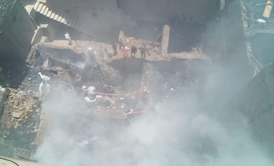 حريق في منازل بجوار كنيسة القديس فرنسيس بأرمنت الحيط