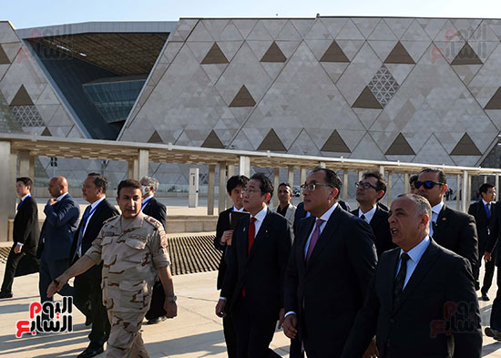 رئيس الوزراء يستقبل نظيره اليابانى بالمتحف المصرى الكبير  (10)