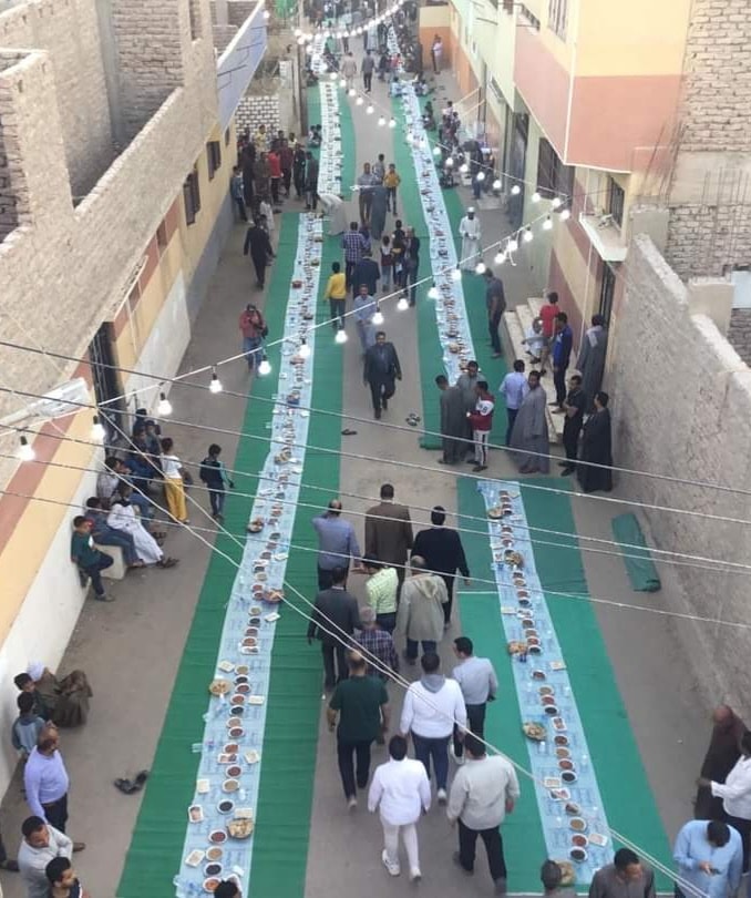 جانب من فرش الشوارع الجانبية بحفل إفطار الساحة السنوى