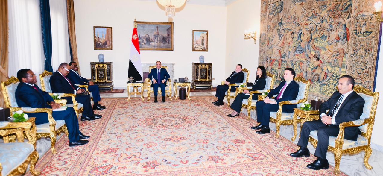الرئيس السيسى يرحب بتطور علاقات التعاون المشترك بين مصر وبنك التنمية  الأفريقى - اليوم السابع