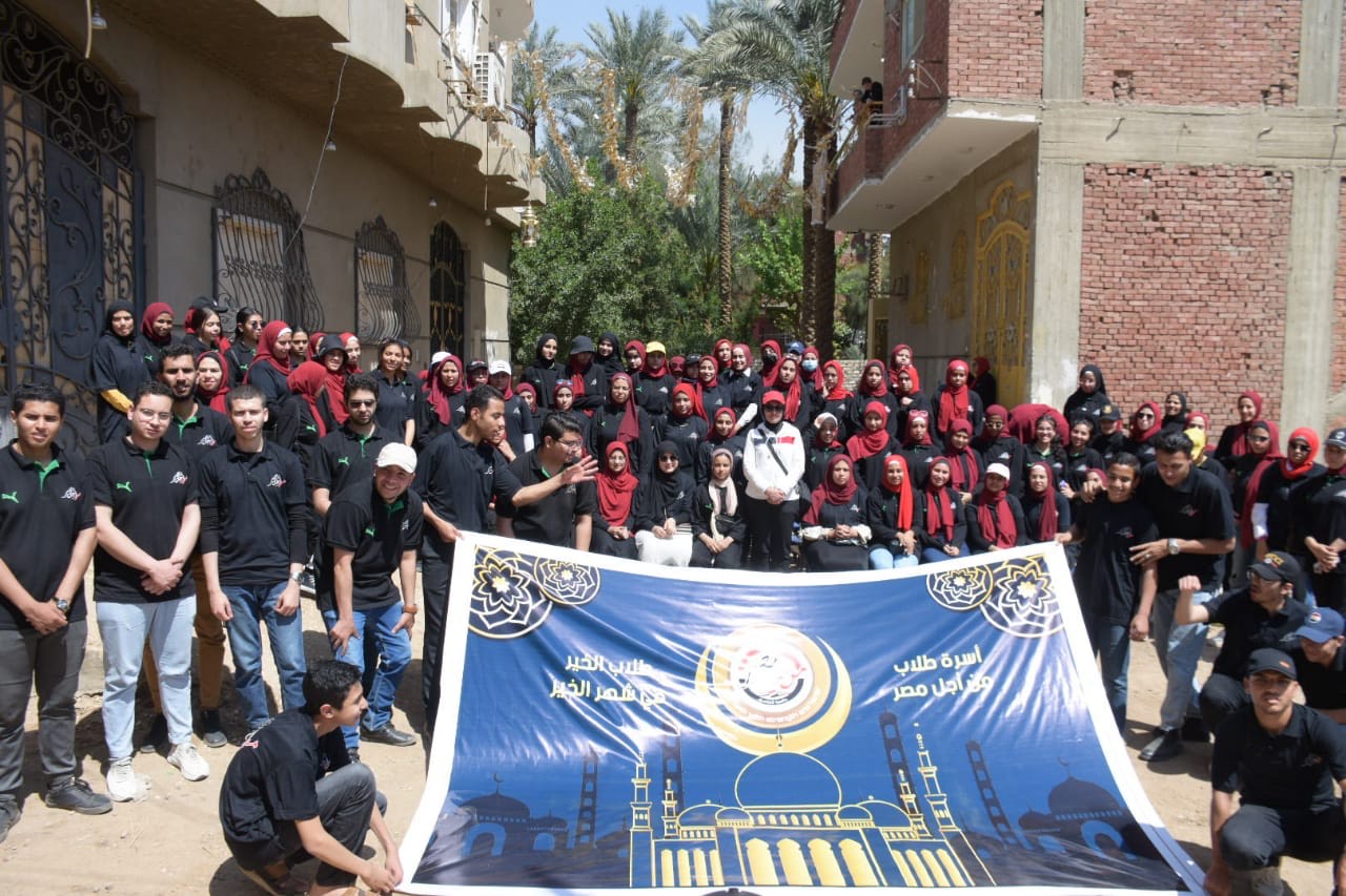 طلاب من أجل مصر بجامعة القاهرة يوزعون 2500 كرتونة مواد غذائية 4