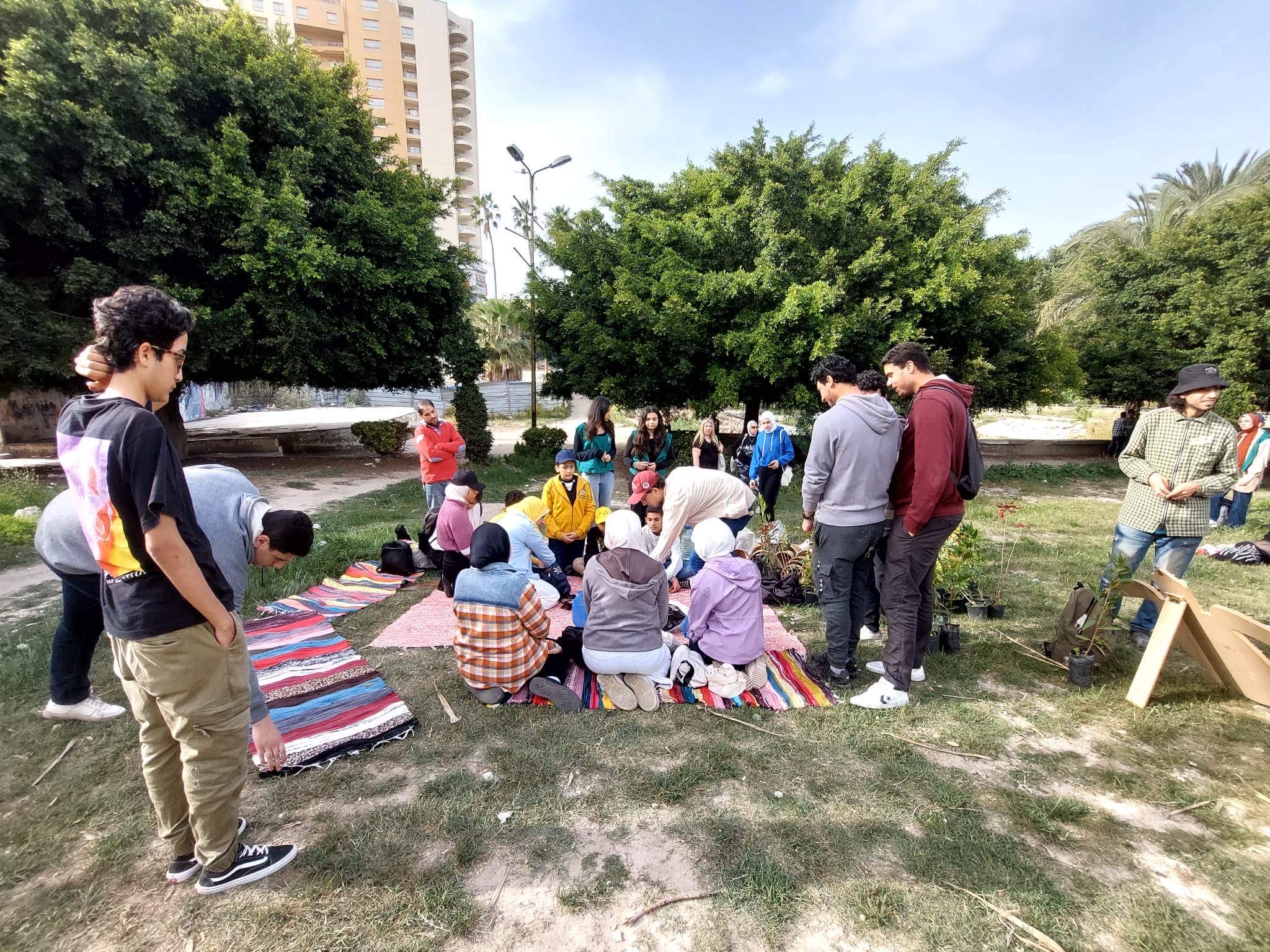 مبادرة لتنظيف حديقة الشالالات بالإسكندرية (1)