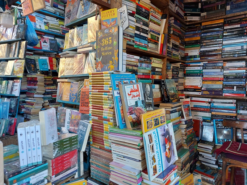 سوق الكتب المستعملة اشهر معالم الشارع (1)