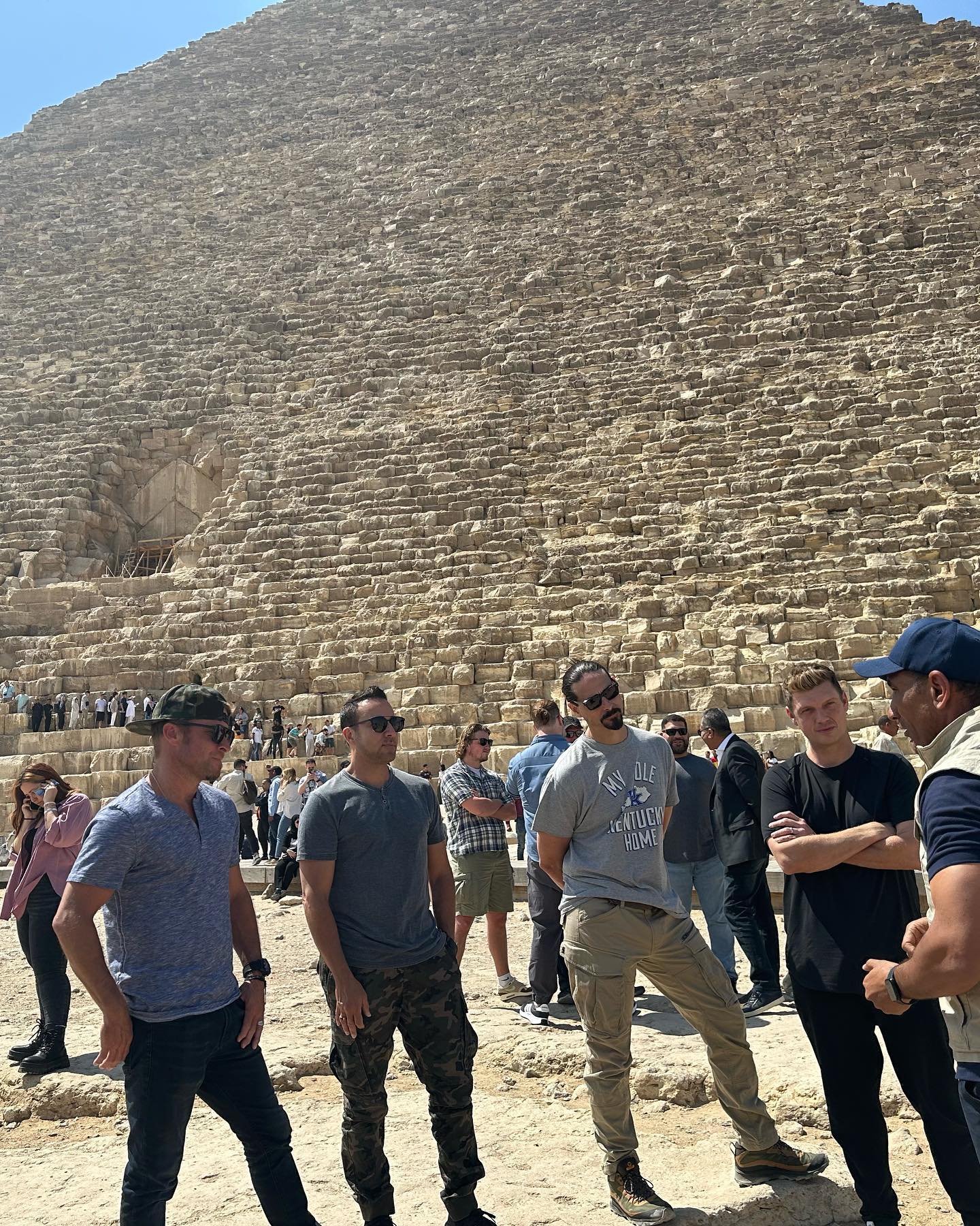 فريق Backstreet Boys يزور الأهرامات