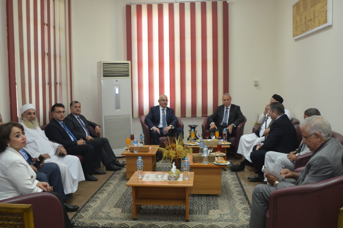 والي القليوبية يستقبل سفير أذربيجان لوضع إكليل من الزهور على النصب التذكاري لمؤسس الدولة في يوم ذكرى مولده (9)