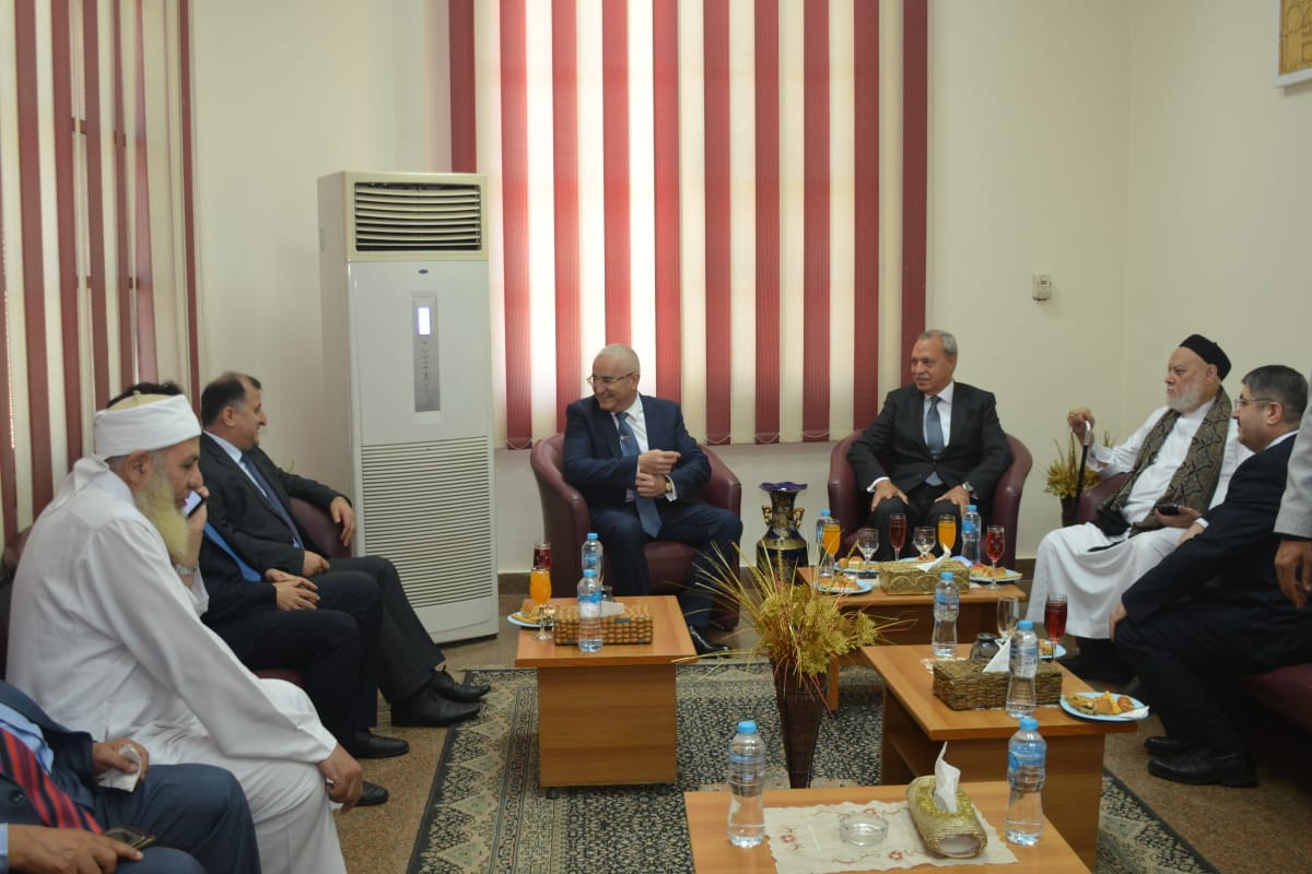 والي القليوبية يستقبل السفير الأذربايجاني لوضع إكليل من الزهور على النصب التذكاري لمؤسس الدولة في يوم عيد ميلاده (11).
