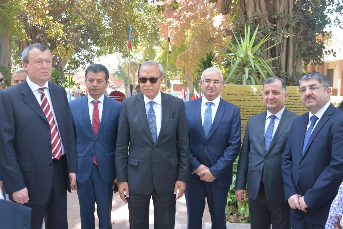 محافظ القليوبية يستقبل سفير أذربيجان لوضع إكليل من الزهور على النصب التذكاري لمؤسس الدولة في يوم ذكرى ميلاده (6)