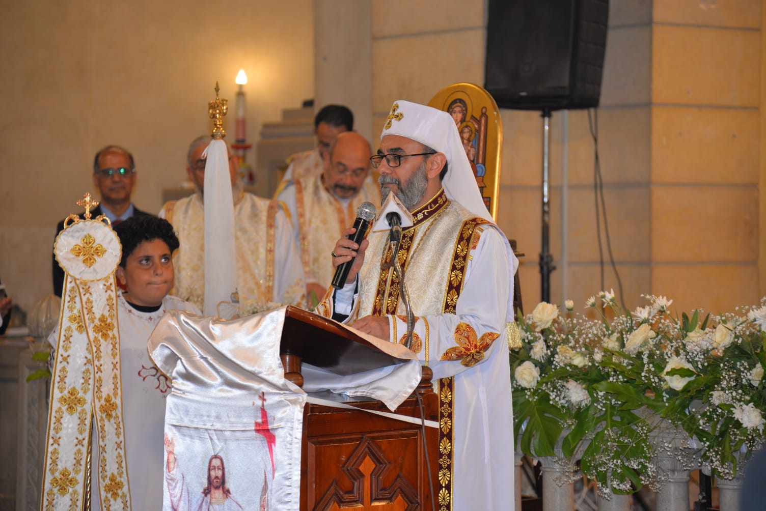 محافظ الإسماعيلية يشهد مراسم ترسيم مطرانًا جديدًا لإيبارشية الأقباط الكاثوليك (10)