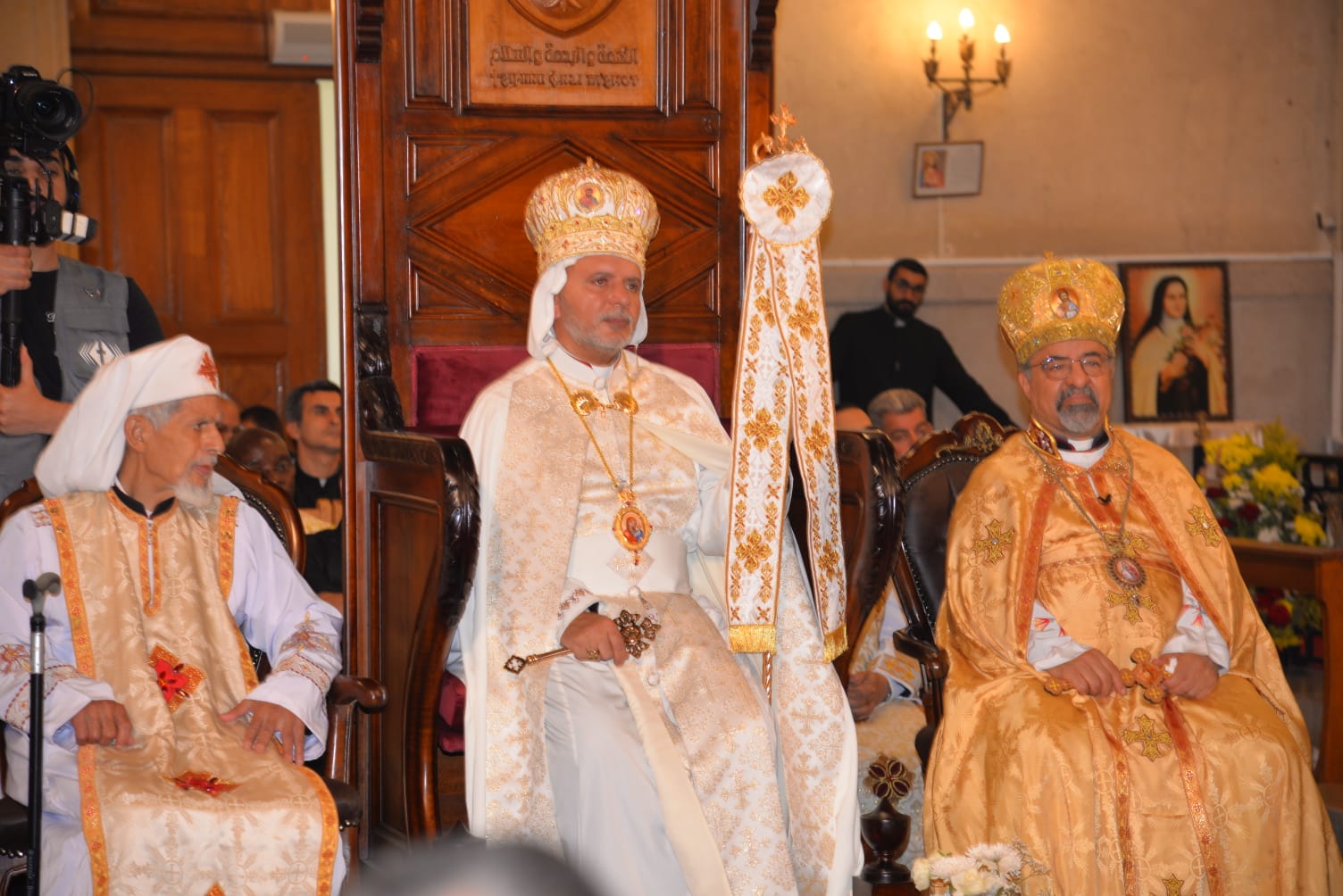 محافظ الإسماعيلية يشهد مراسم ترسيم مطرانًا جديدًا لإيبارشية الأقباط الكاثوليك (2)